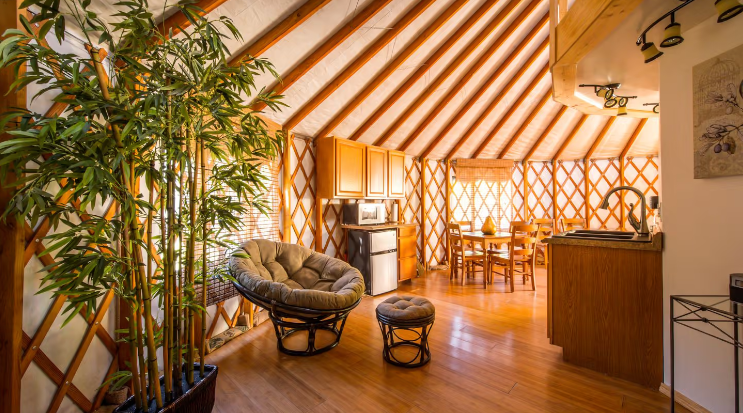 Fully-Outfitted Yurt with a Clawfoot Tub on the Trinity River, Northern California