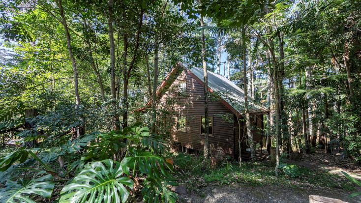 Romantic Cottage with Veranda in Rainforest, Australia, luxury stays