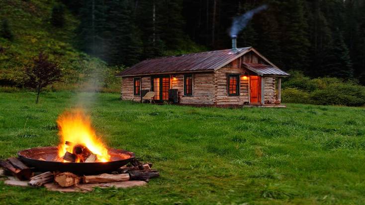 Romantic cabin rental near the McPhee Resevoir