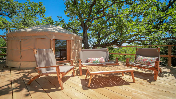 Romantic Yurt for a Weekend Getaway with views of Mont Ventoux in France