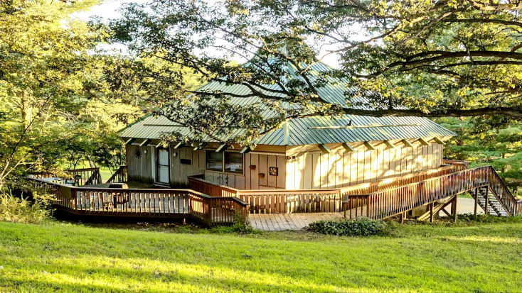 Secluded Cabin Rental with a Wraparound Deck near Franklin Creek State Park, Illinois, road trips from chicago