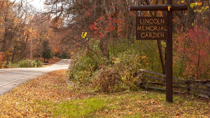 Beautiful walks through the Lincoln Memorial Garden and Nature Center