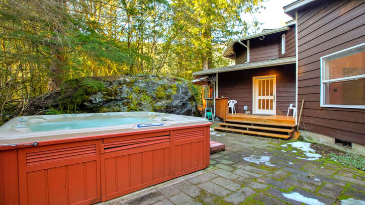 Luxurious Cabin Rental with a Hot Tub near Mt. Baker Ski Area, Washington, summer getaway ideas