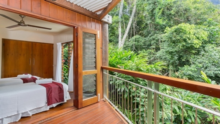 Luxurious Tree House Rental with a Swimming Pool by Barron Gorge, Queensland, vacations in 2023