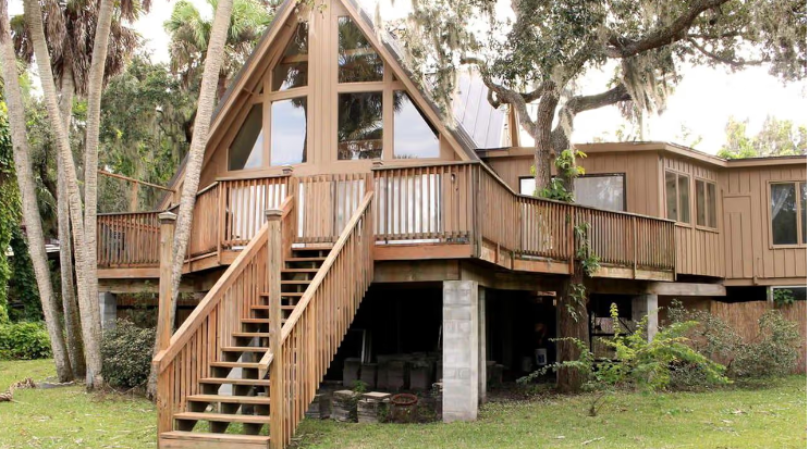 A-Frame Cabin Rental with Spacious Deck Overlooking the Cotee River, Florida