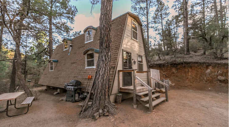 Cozy Rustic Cabin in the Prescott National Forest near Lynx Lake in Prescott, Arizona