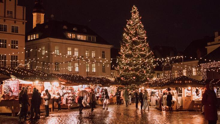 A Christmas market in a a Christmas town