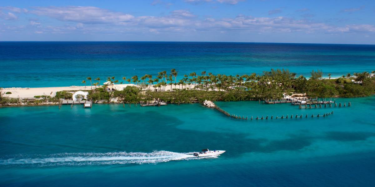 The beach and ocean ready for a Bahamas Vacation