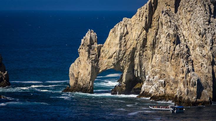 The stunning coastline of Cabo San Lucas