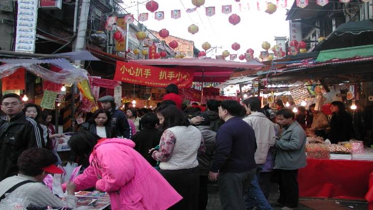 Spend Chinese New Year, 2023, enjoying the celebrations on Dihua Street, Taipei