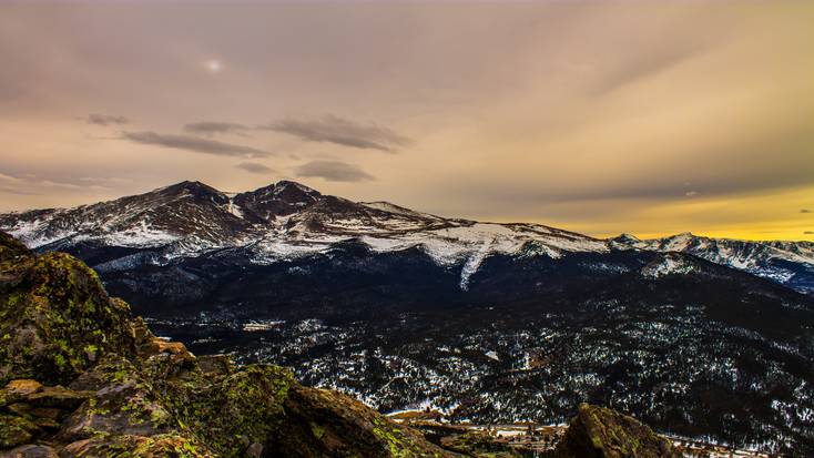 Shot of the Rocky Mountain National Park at dawn, one of the best natural wonders in the US today. 

