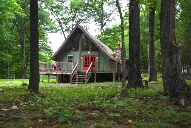 Stay in an A-frame cabin with a hot tub in New York