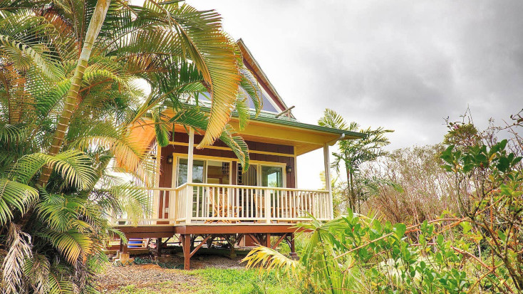 Private cottage with waterfall in Hilo, Hawaii