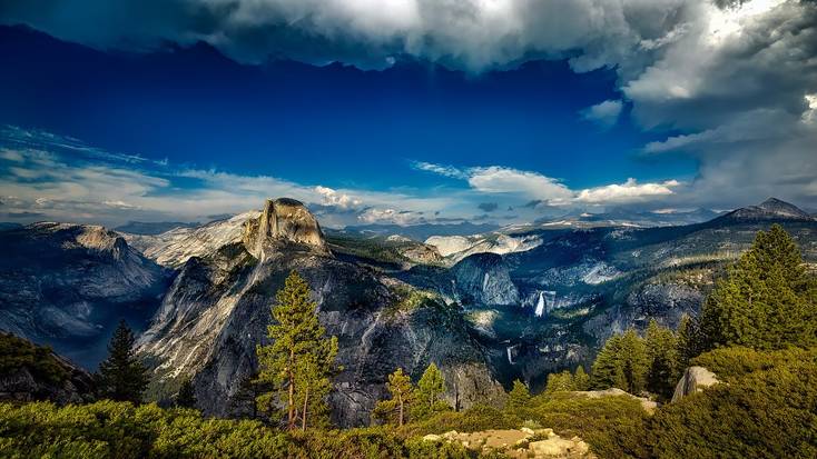 Explore Yosemite National Park this Valentine's Day and stay in the perfect vacation rental CA