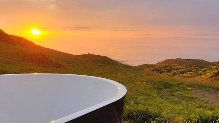 Enjoy epic views from a tub in Auckland for Mother's Day 2020