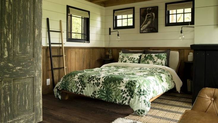 Double bed in the tree house