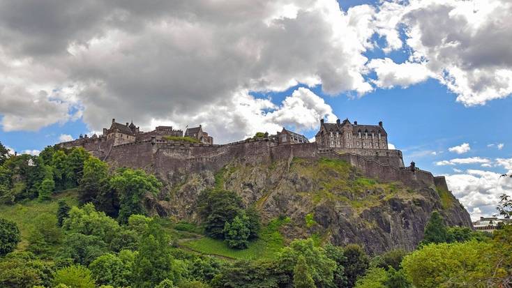 Visit Edinburgh Castle on your Easter vacation