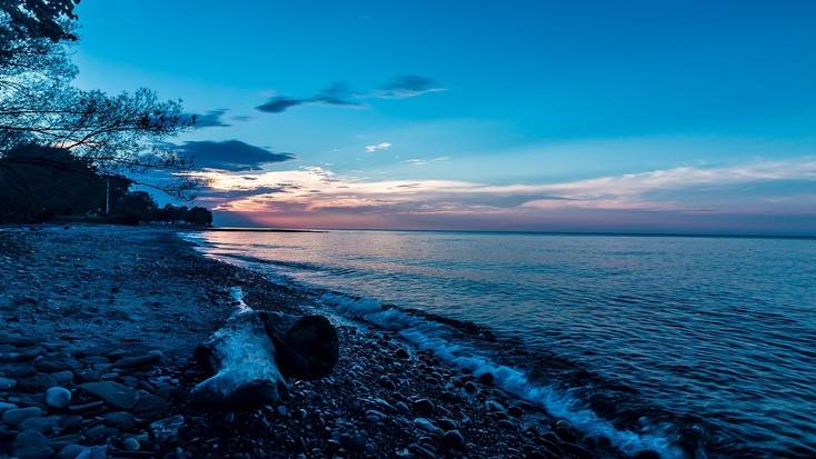 Dusk over Lake Erie, Ohio for the perfect family getaway