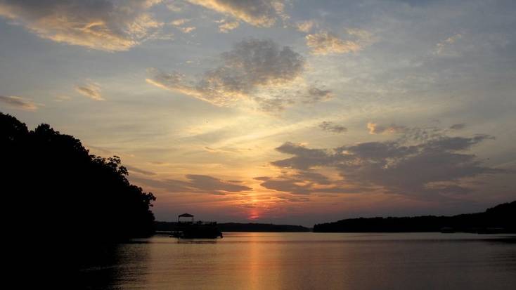 A stunning sunset over Lake Hartwell and vacation rental
