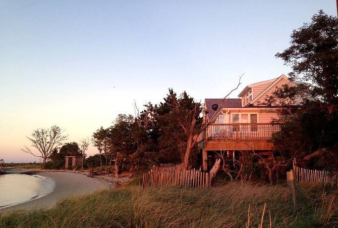 Idyllic beach house rentals with a private beach on Chesapeake Bay, Virginia