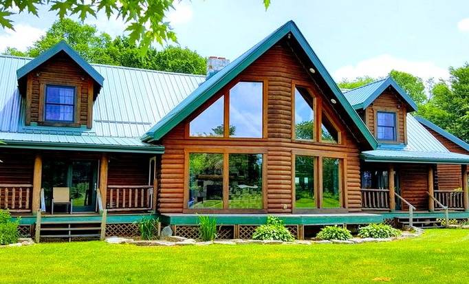 One of Glamping Hub's spacious cabin rentals in Pennsylvania