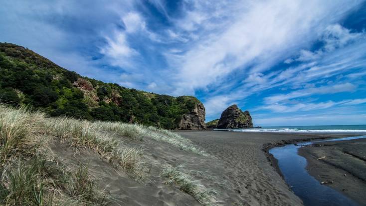 Piha Beach, one of the best places to visit in Auckland