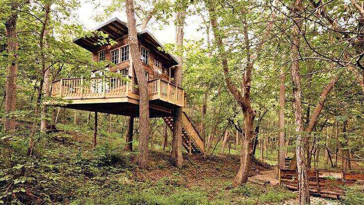 Magical Tree House Rental near Kansas City for Glamping in Missouri