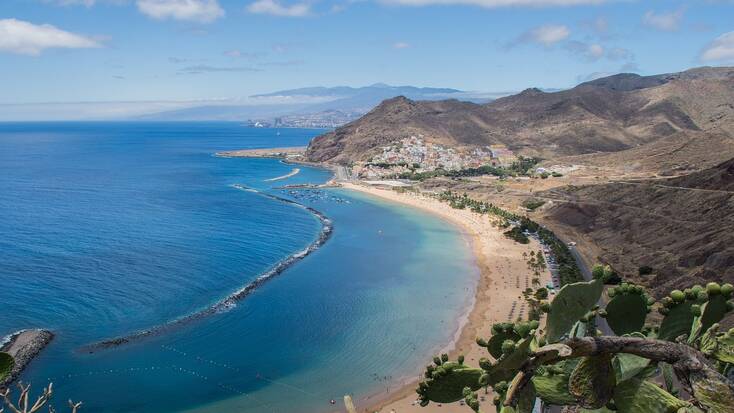 Plan holidays in Tenerife for the bank holiday