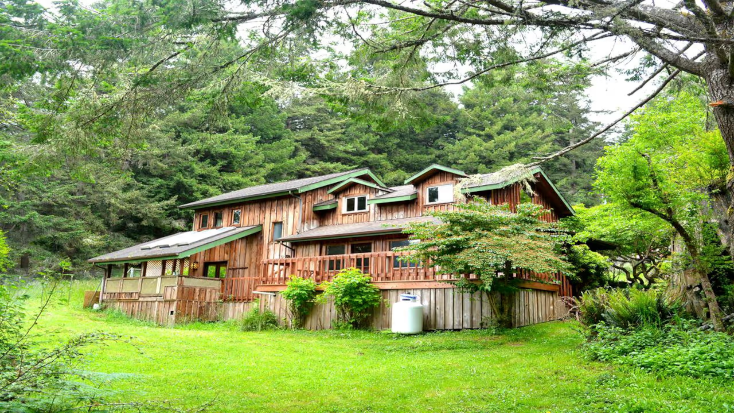 Stunning Log Cabin Rental with Wood-Burning Stove near Eureka, California, famous film locations