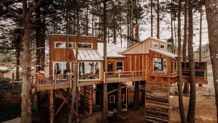 Stunning Tree House for Glamping in Washington State, best gifts for adventure seekers