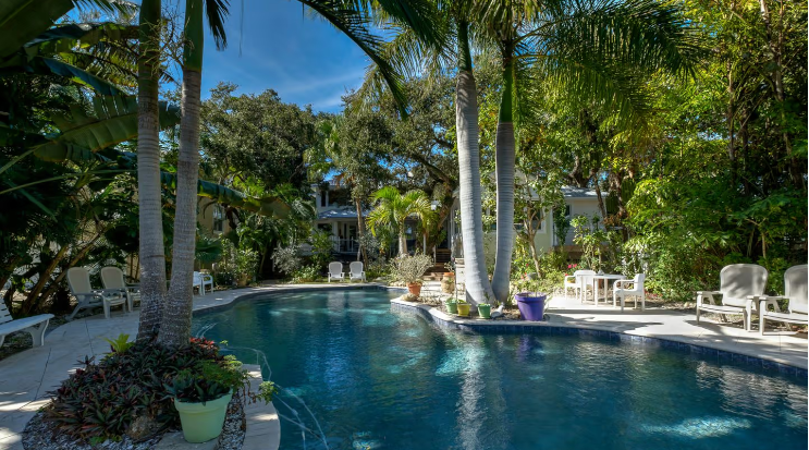 Luxury Cottage Rental with Direct Beach Access in Siesta Key, Florida