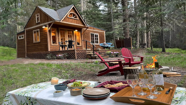 Secluded Cabin Getaway in a Scenic Mountain Forest near Ashland, Oregon