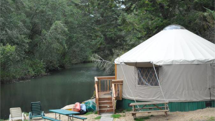 Oregon yurt for luxury camping in the US 