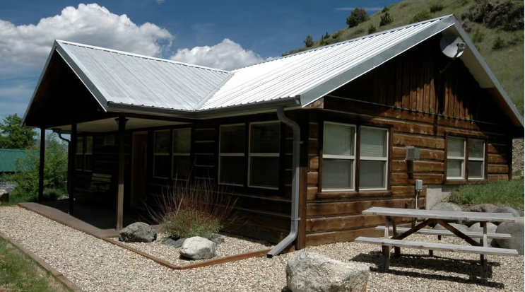 Secluded Cabin in the Beautiful Mountains of Paradise Valley, Montana