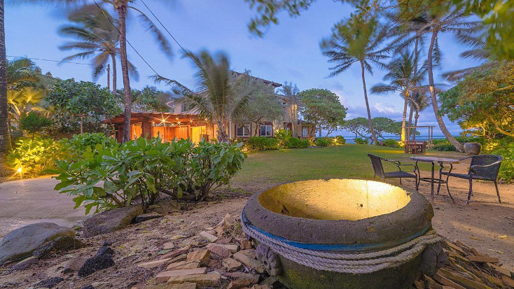 Luxury glamping Hawaii  in this villa for 12 glampers on of the best vacation spots hawaii