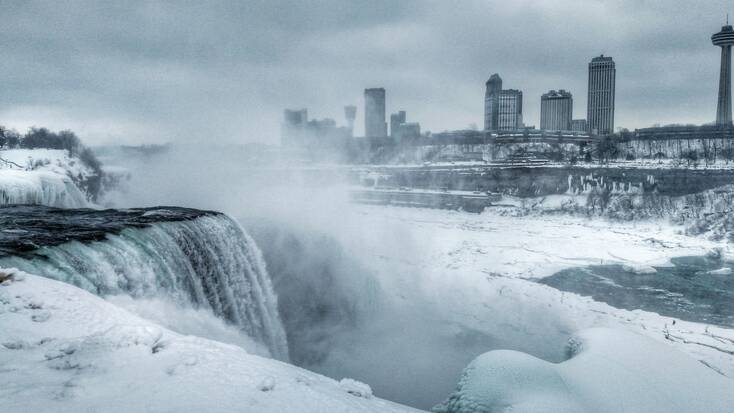 The cold Niagara Falls weather in March