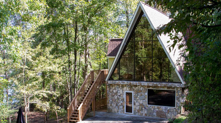 Stunning Lakefront Cabin with a Pool Table in Gainesville, Georgia