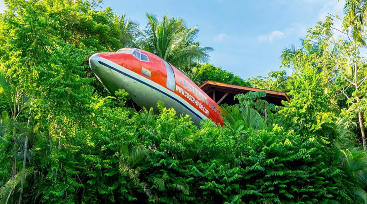 Unique Refurbished Vintage 1965 Boeing 727 Airplane, Costa Rica