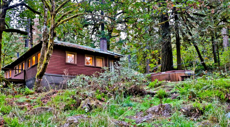 Secluded Cabin near Portland, Oregon, Tucked within Willamette Valley