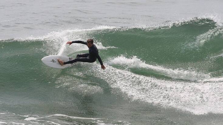 Big wave in Huntington Beach, CA