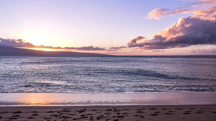 Sunset over Ka'anapali Beach during summer vacations