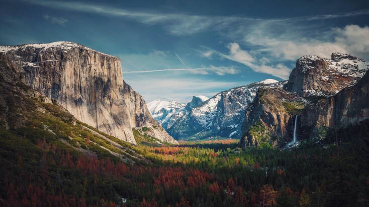 A view over Yosemite, one of the best vacation spots in the USA