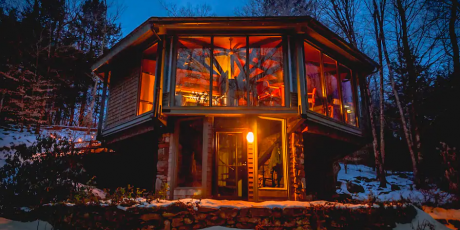 Katherine's treehouse cabin for glamping in Massachusetts