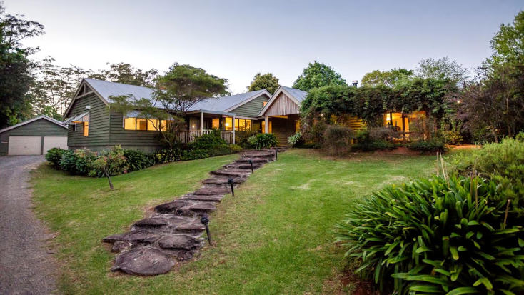 Gorgeous Country Cottage with a Fireplace near D'aguilar National Park, Queensland, tents in australia