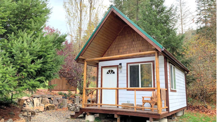 Tiny Glamping Cottage in Oregon