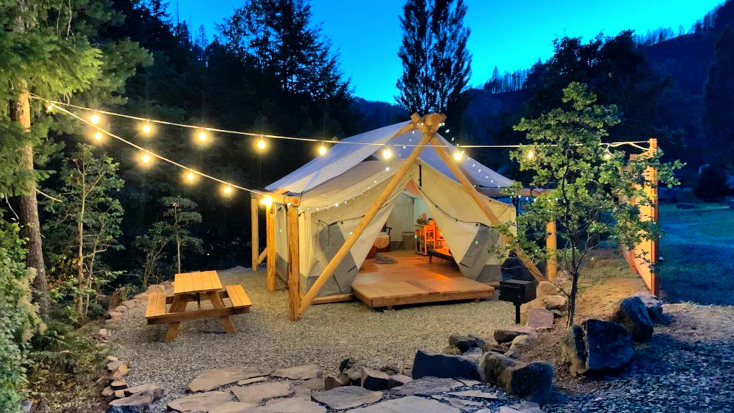 Luxury camping safari tent in Oregon