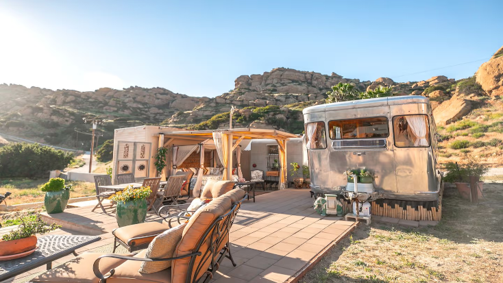 Vintage Glamping Travel Trailer with Views of San Fernando Valley