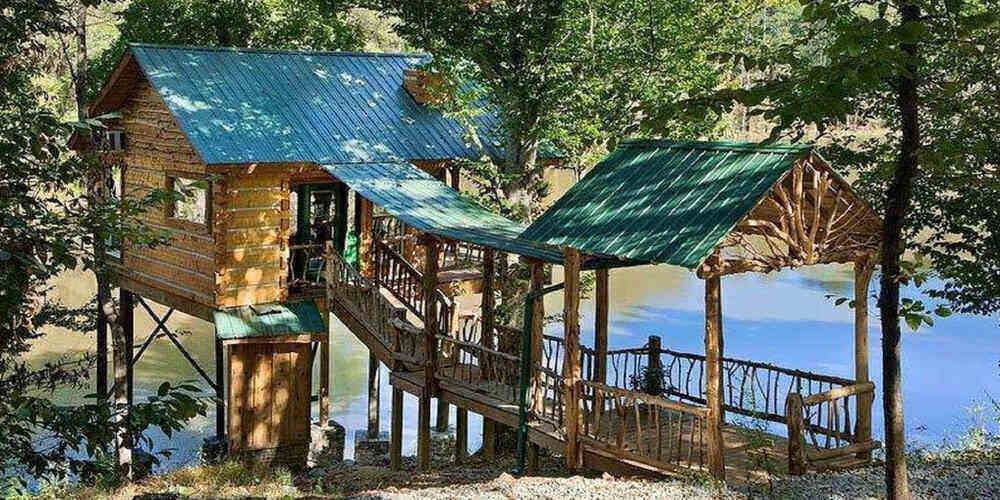 The host's treehouse by the lake