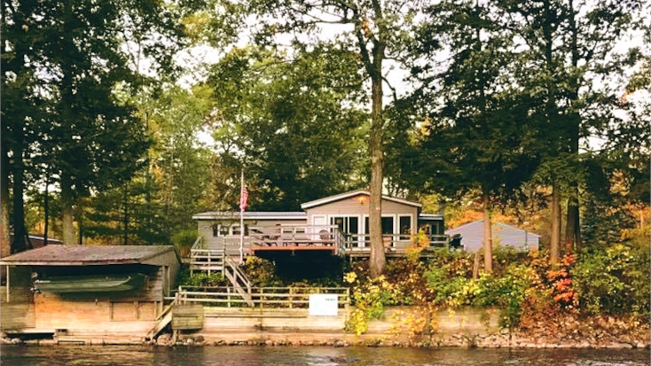 lakefront rental with private jetty for 4th of July celebrations