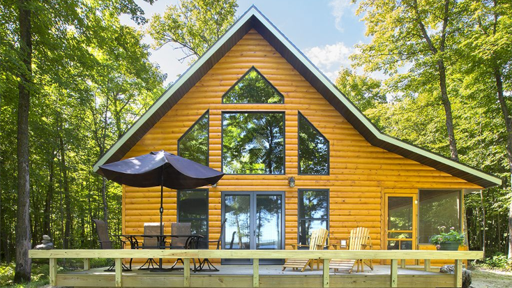 Cozy cabin in Minnesota is perfect to watch the fall leaves changing